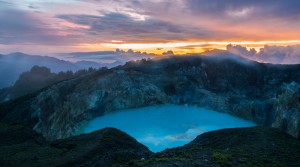 Pesona Gunung Kelimutu Panorama Sunrise Terbaik di Dunia