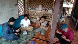 Indonesia Care Tebar 1.000 Al-Qur'an dan Iqra ke Pedalaman