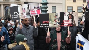 Protes Imigran Muslim di Swedia Minta Kembalikan Anak-Anak Mereka