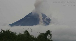 Merapi Sore ini Kembali Bergolak, Luncurkan Awan Panas Sejauh 1,8 Km