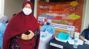 Muslimah Ini Beri Pengobatan Gratis Bagi Warga Tak Mampu