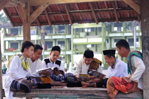 7 Kitab Dasar yang Diajarkan di Pesantren Indonesia