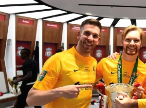 Juarai Piala Liga Inggris, Mane Tenteng Sajadah