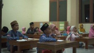 PLN Bangun Jaringan Listrik Senilai Rp4,2 Miliar untuk Warga Desa Terpencil di Kalbar