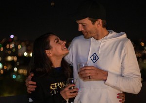 Galang Dana, Mila Kunis dan Ashton Kutcher Kumpulkan Rp97,8 Miliar untuk Ukraina