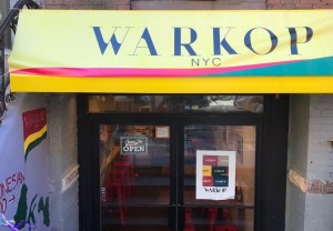 Viral Warkop Indomie di Manhattan, Ada Bakwan dan Kerupuk Warung Juga