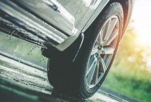Cegah Aquaplaning, Begini Tips Berkendara saat Musim Hujan