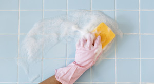 Cara Pasang Pelapis Antibocor di Kamar Mandi, Cegah Rembesan Air