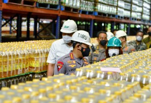 Kapolri Pastikan Harga Minyak Goreng di Pasar Sesuai HET