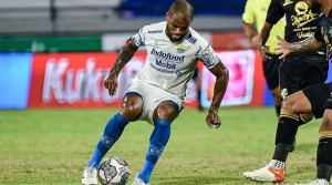 Persib Bandung Ditahan Imbang 1-1 oleh Persebaya Surabaya