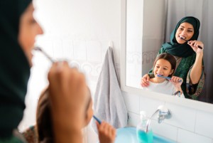 Bukan Durasi Menyikat, Cek Kebersihan Gigi Anak dengan Tangan