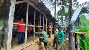 HUT ke-61, Perhutani Bedah Rumah Tenaga Penyadap Getah Pinus