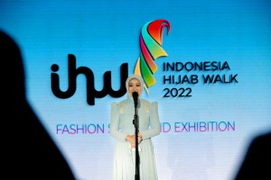 Buka Indonesia Hijab Walk 2022, Atalia: Bangkit Bersama Melalui Fesyen