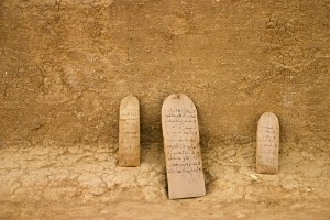 Santri di Afrika Belajar Al-Quran Bukan di Mushaf, tapi Papan Kayu