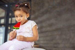 Gampang Tergoda, Cegah Anak Batal Puasa dengan Cara Ini