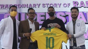 Ronaldinho akan Berlaga di Turnamen dengan Persija dan Persis Solo