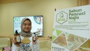 Cara Mudah Membersihkan Najis Pakai Sabun Buatan Anak Bangsa