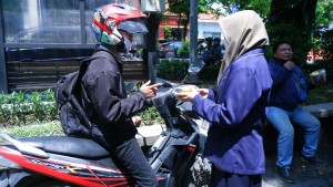 Awali Ramadhan 1443 H, Siswa Muhammadiyah Bagikan Paket Sahur