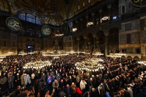 Hagia Sophia Gelar Tarawih Perdana dalam 88 Tahun