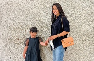 Keseruan Ririn Ekawati Ajarkan Si Bungsu Berpuasa