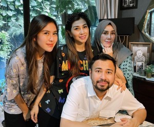 Tips Nisya Saadia Ahmad Jaga Kekompakan dengan Raffi dan Syahnaz