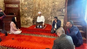 Terkesan Suara Adzan Selama Ramadhan, Wanita Ukraina ini Masuk Islam