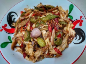 Tinggal Oseng, Ayam Suwir Bumbu Bali Siap Disantap untuk Sahur