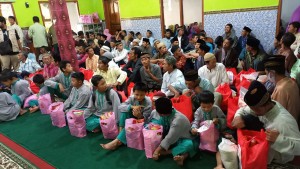 Tabung Infaq Salurkan 100 Paket Pangan kepada Mualaf Cetho