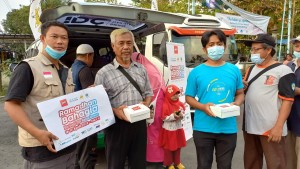 Jufi Salurkan 560 Paket Pangan Ramadhan di Solo dan Karanganyar