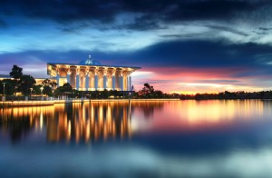 10 Terakhir Ramadhan, Menyingkat 1000 Bulan dalam Satu Malam