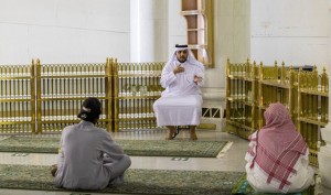 Jemaah Tuli Terbantu Bahasa Isyarat Khotbah Jumat di Masjid Nabawi
