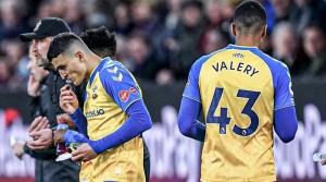 2 Pemain Berbuka Puasa, Laga Burnley vs Southampton Sempat Ditunda