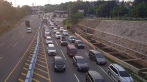 Pemudik Terjebak Macet di Ruas Tol Krapyak-Jatingaleh Semarang
