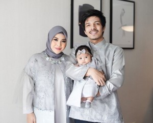 5 Artis Ini Perdana Rayakan Idul Fitri Bersama Anak Tercinta