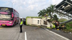 13 Orang Tewas dalam Kecelakaan Maut di Tol Surabaya-Mojokerto