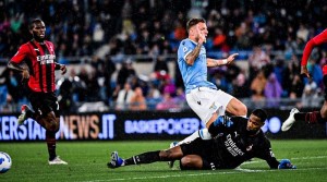 16 Laga Tanpa Kebobolan, Mike Maignan Kandidat Kiper Terbaik Musim 2021/2022