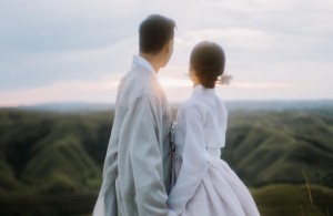 Selain Maudy Ayunda, 8 Artis Ini Menikah dengan Bule Mualaf