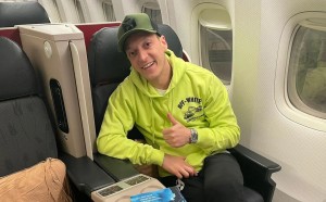 Mesut Ozil Terbang ke Jakarta, Ada Apa?