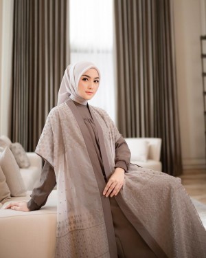 Anggun dan Bergaya, Ini Referensi Long Dress ala Citra Kirana