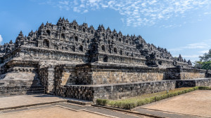 Naik Stupa Candi Borobudur Mahal, Mending Wisata ke Luar Negeri?