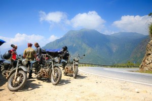 Polisi Larang Naik Motor Pakai Sandal Jepit, Ini Alasannya