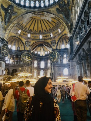 Cuitan Muslimah Ini Menginspirasi Jemaah Haji di Inggris