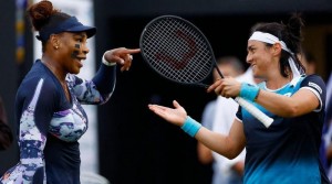 Duet Serena Williams-Ons Jabeur Raih Kemenangan di Eastbourne International