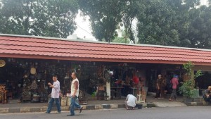 Menengok Pusat Barang Antik di Jalan Surabaya Menteng Jakarta