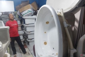 Renovasi Kamar Mandi, Coba Beli Sanitasi Rekondisi di Pasar Rumput