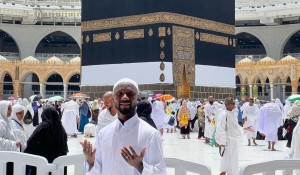 Naby Keita Berangkat Umrah dan Haji Saat Jeda Kompetisi