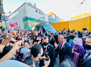 Tiba di Jerman, Jokowi dan Iriana disambut Ratusan WNI