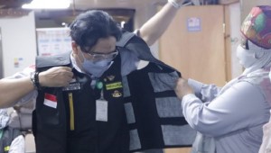 Rompi Penurun Suhu Kemenkes untuk Jemaah Haji Heat Stroke