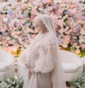 Hamil 8 Bulan, Intip 4 Gaya Dress Cantik Ria Ricis
