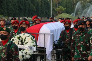Prosesi Pemakaman Tjahjo Kumolo Berlangsung Secara Militer